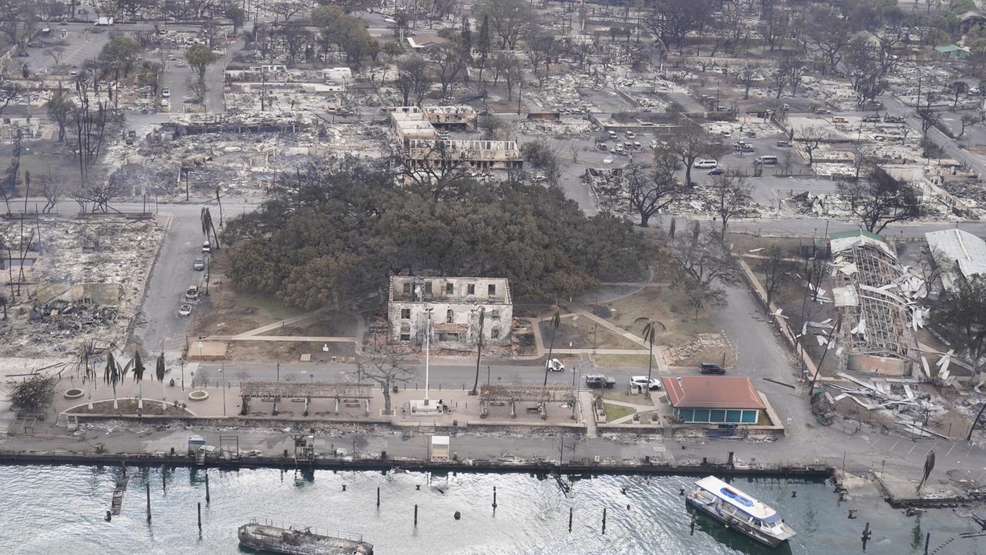 Quasi interamente distrutta la città turistica di Lahaina 