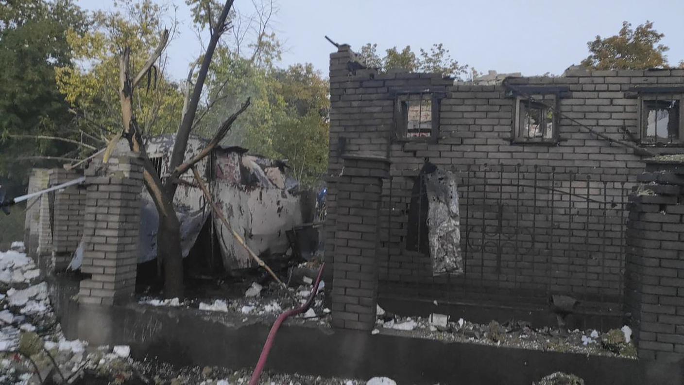Missili russi si diverse zone dell'Ucraina; colpiti anche edifici residenziali