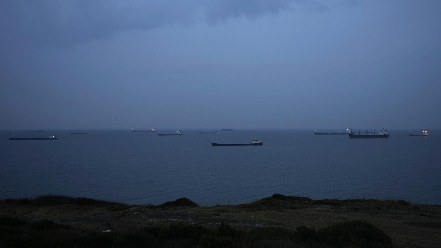 Attaccate due navi nel Mar Nero