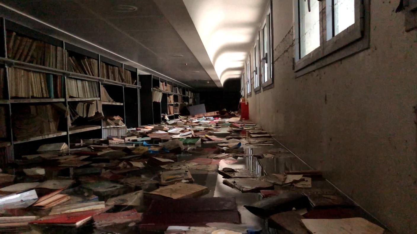 Migliaia di libri, tra cui anche volumi stampati nel 1500, sono stati gravemente danneggiati al Seminario nuovo di Forlì.