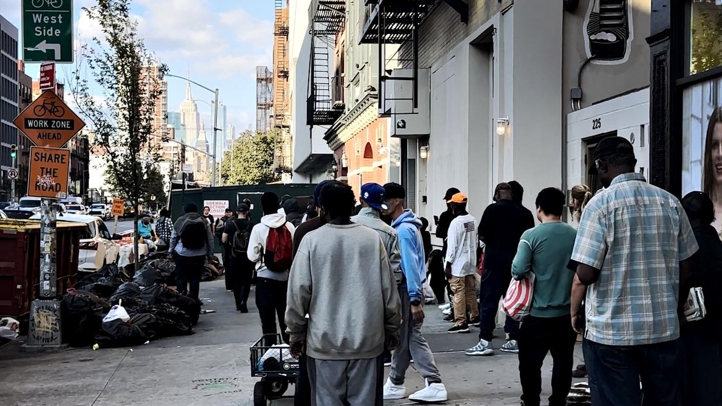 La fila serale alla Bowery Mission