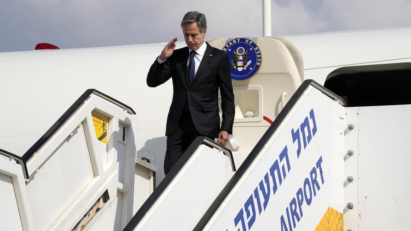 L'arrivo di Antony Blinken all'aeroporto di Tel Aviv