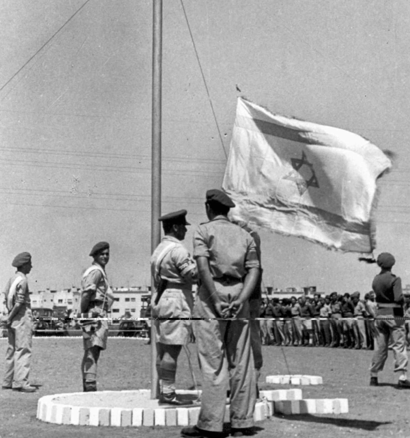 In Palestina, il mandato britannico dell'ONU terminò il 14 maggio 1948. Lo stesso giorno fu proclamato lo Stato di Israele e scoppiarono le prime battaglie tra unità ebraiche e arabe