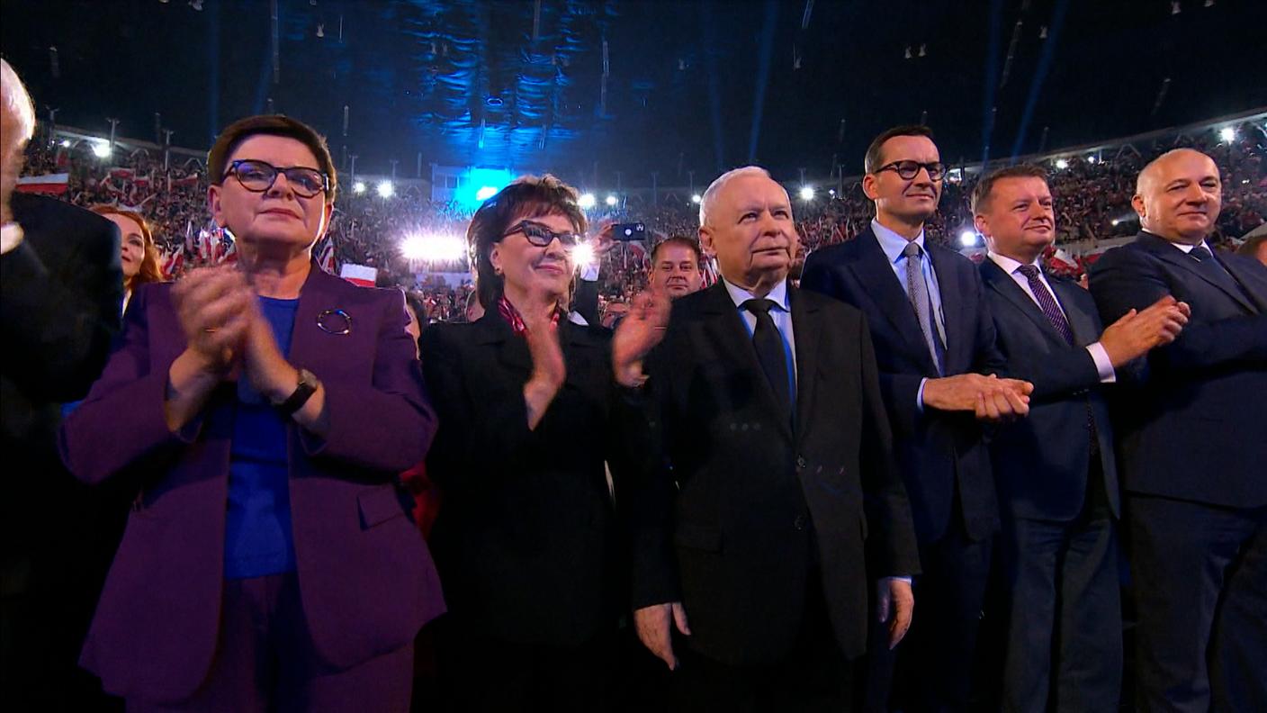Jaroslaw Kaczyński è formalmente solo un vicepremier. Al suo fianco, il primo ministro polacco Mateusz Morawiecki.