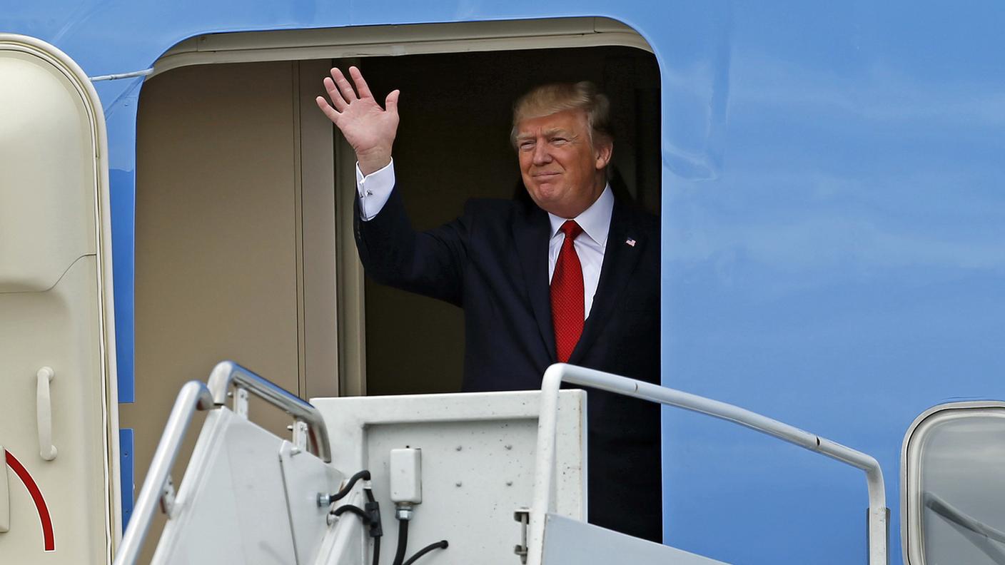 Ce n'è per tutti prima della partenza per la Florida per l'incontro con Xi Jinping