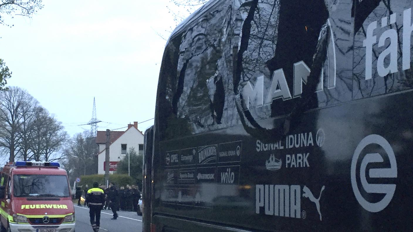 Il bus è rimasto danneggiato dall'esplosione