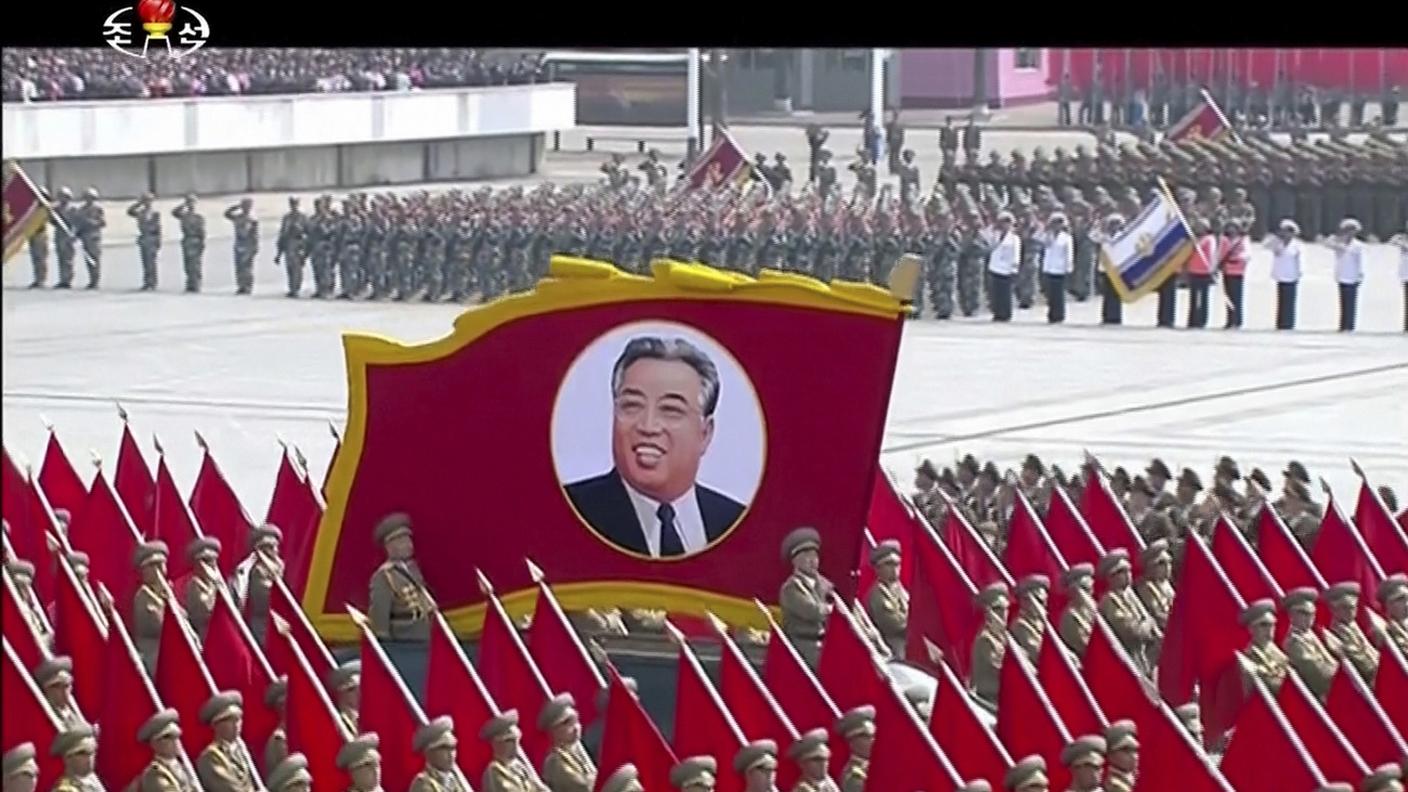 La parata militare a Pyongyang in onore di Kim Il-Sung.