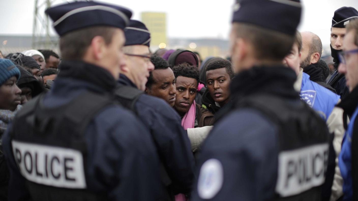 Le autorità francesi hanno schierato circa 350 agenti