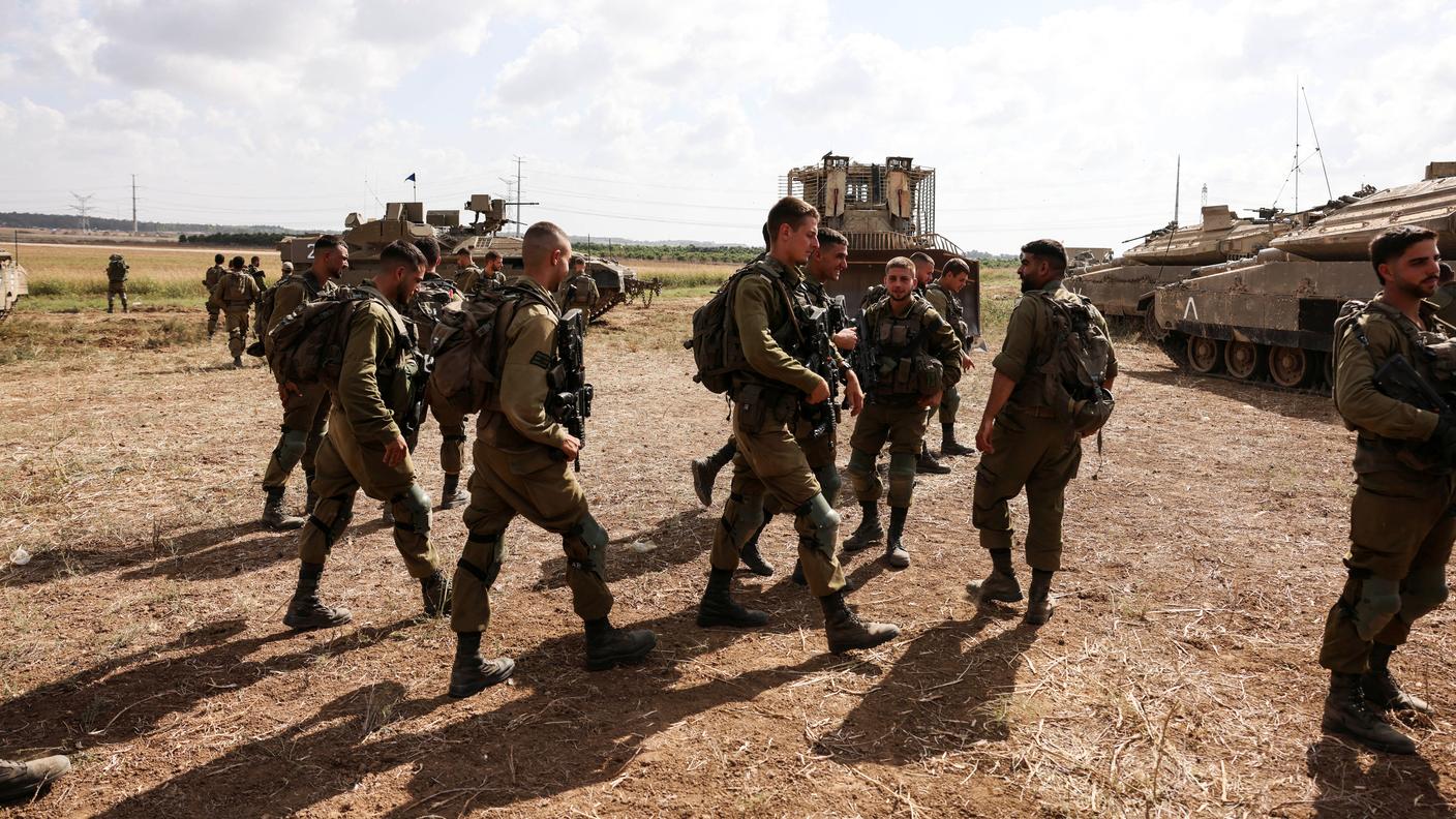Le truppe di terra israeliane al confine con Gaza