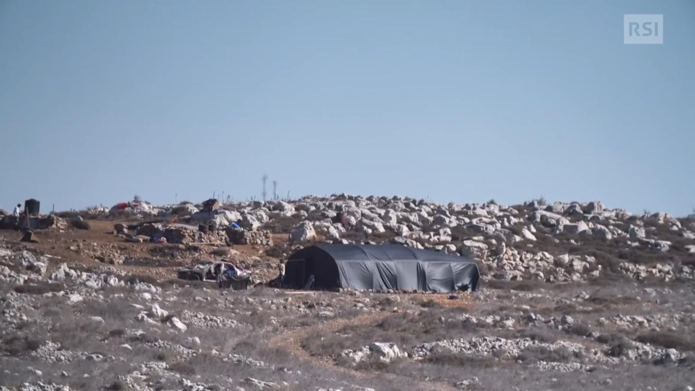 Un insediamento illegale, ora c'è una tenda, ma poi si espanderà
