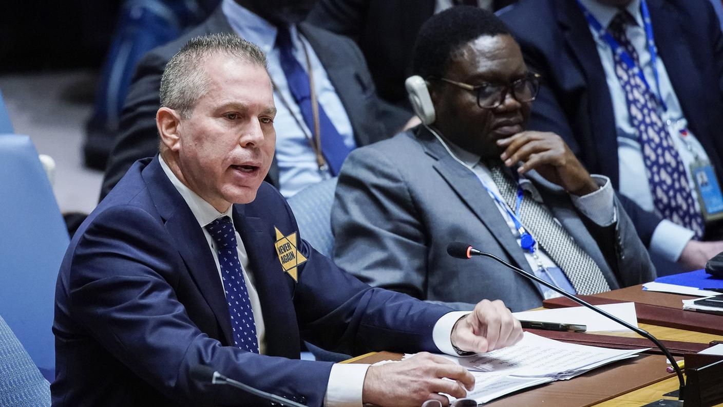 L'ambasciatore israeliano all'ONU Gilad Erdan nella seduta del Consiglio di sicurezza del 30 ottobre 2023