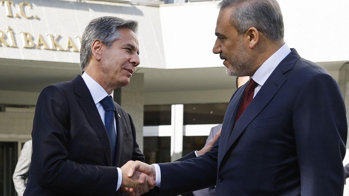 Il segretario di Stato americano Antony Blinken e il ministro degli Esteri turco Hakan Fidan lunedì ad Ankara