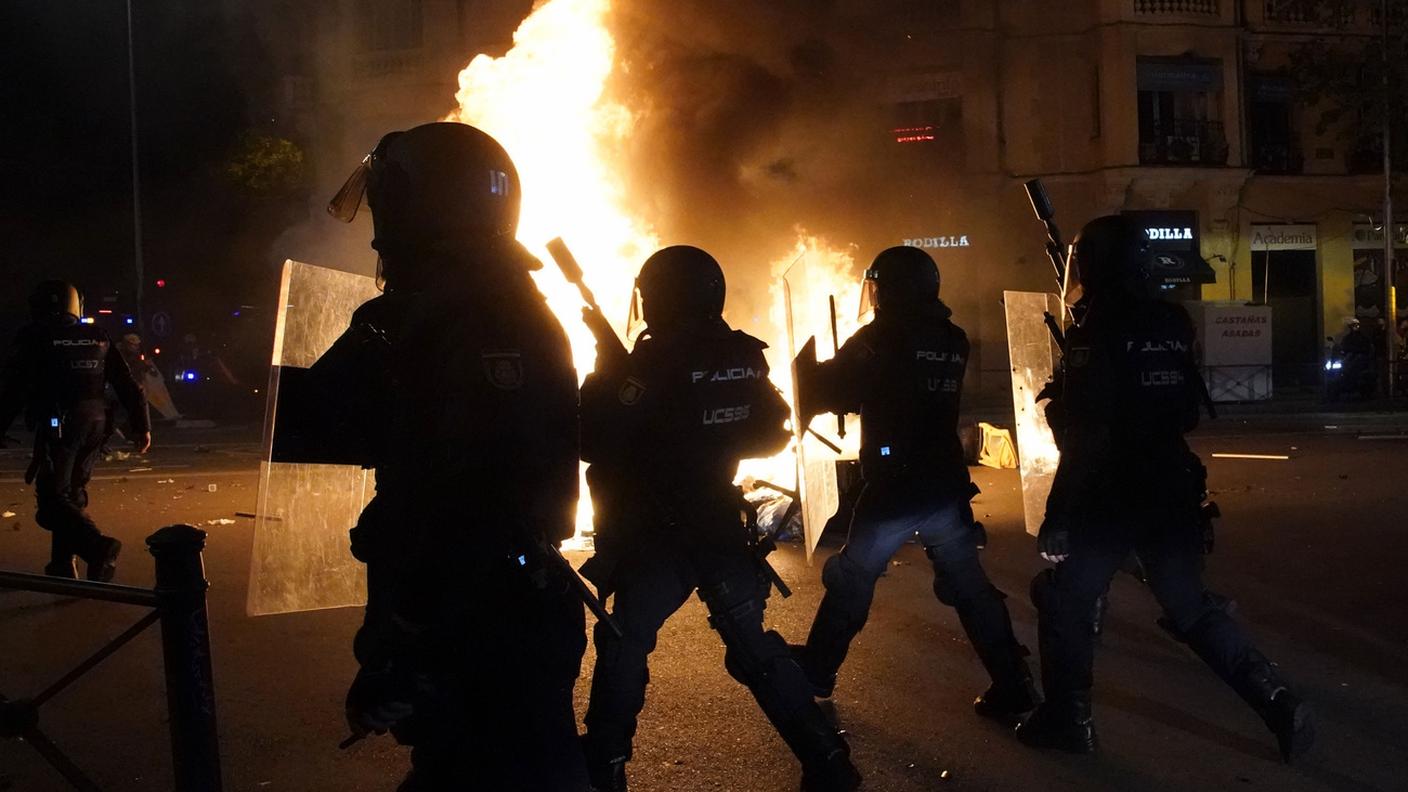 La devastazione ha coinvolto quattro strade e diversi isolati della zona