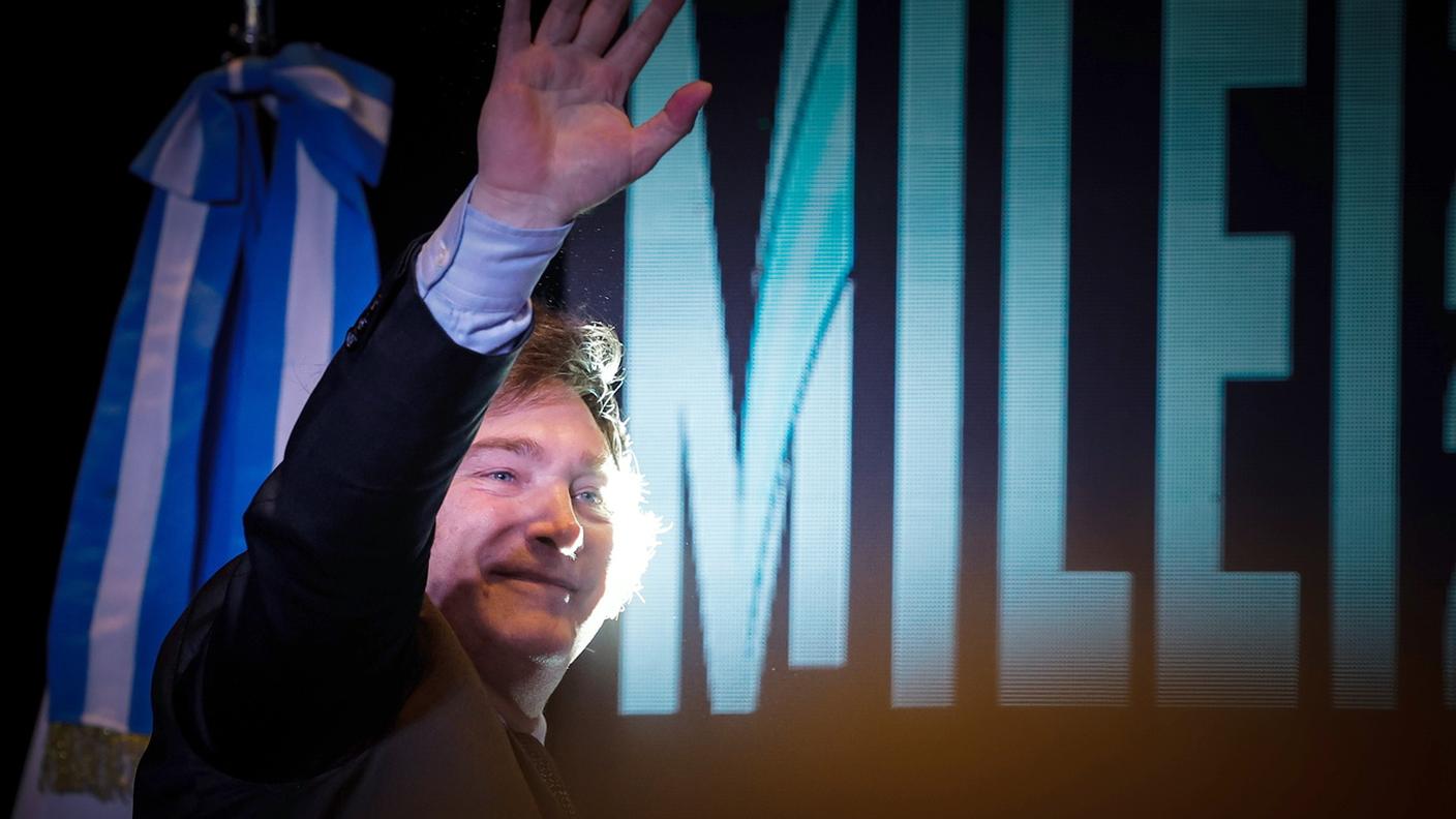 Javier Milei si è imposto nel ballottaggio presidenziale in Argentina con un vantaggio schiacciante