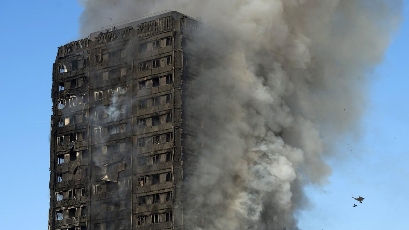 L'incendio non è ancora stato domato