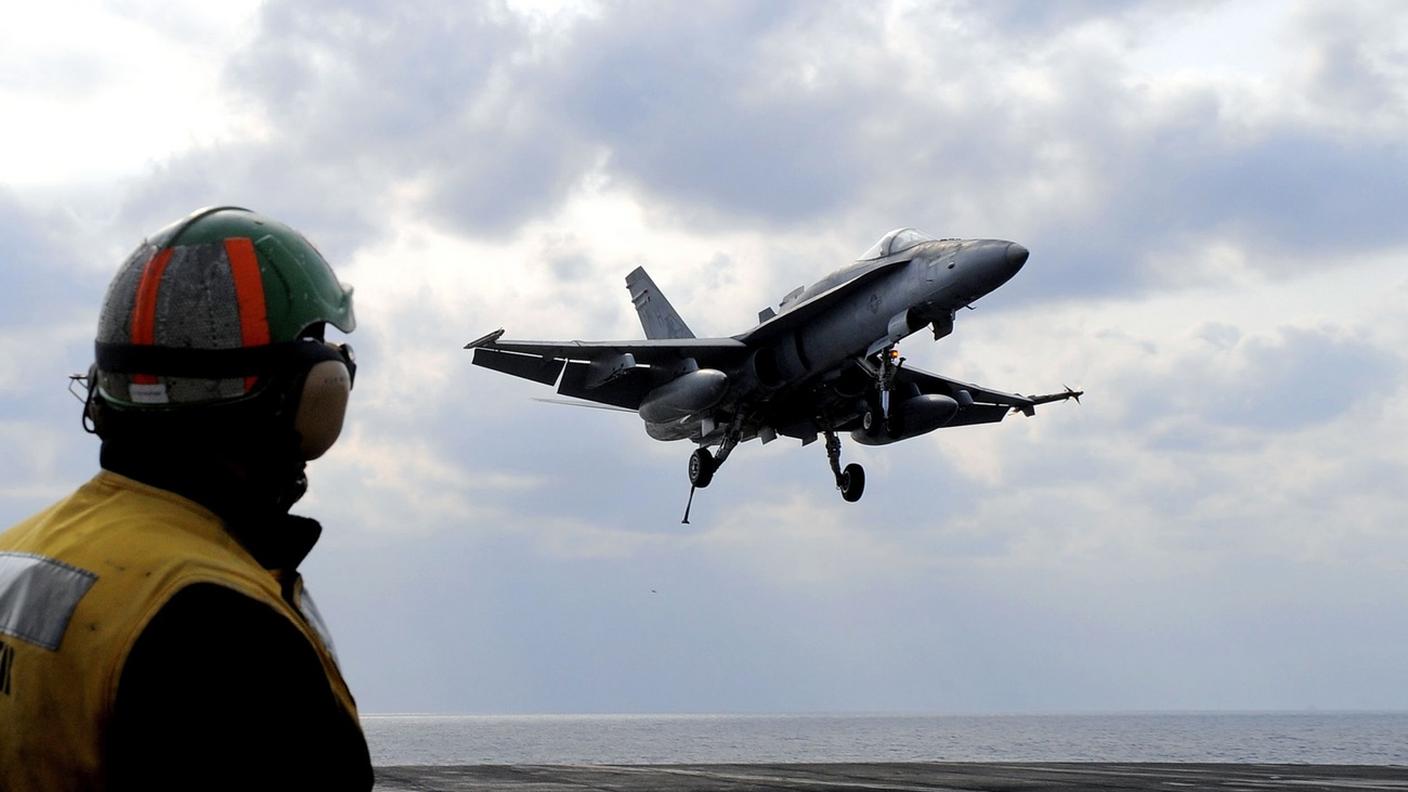 L'F/A-18E Super Hornet è intervenuto per "legittima difesa"