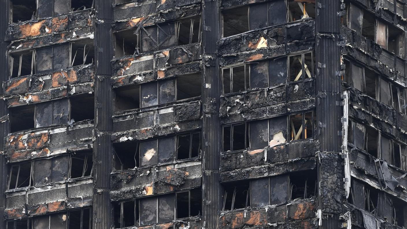 Un rivestimento che non ha resistito alle fiamme