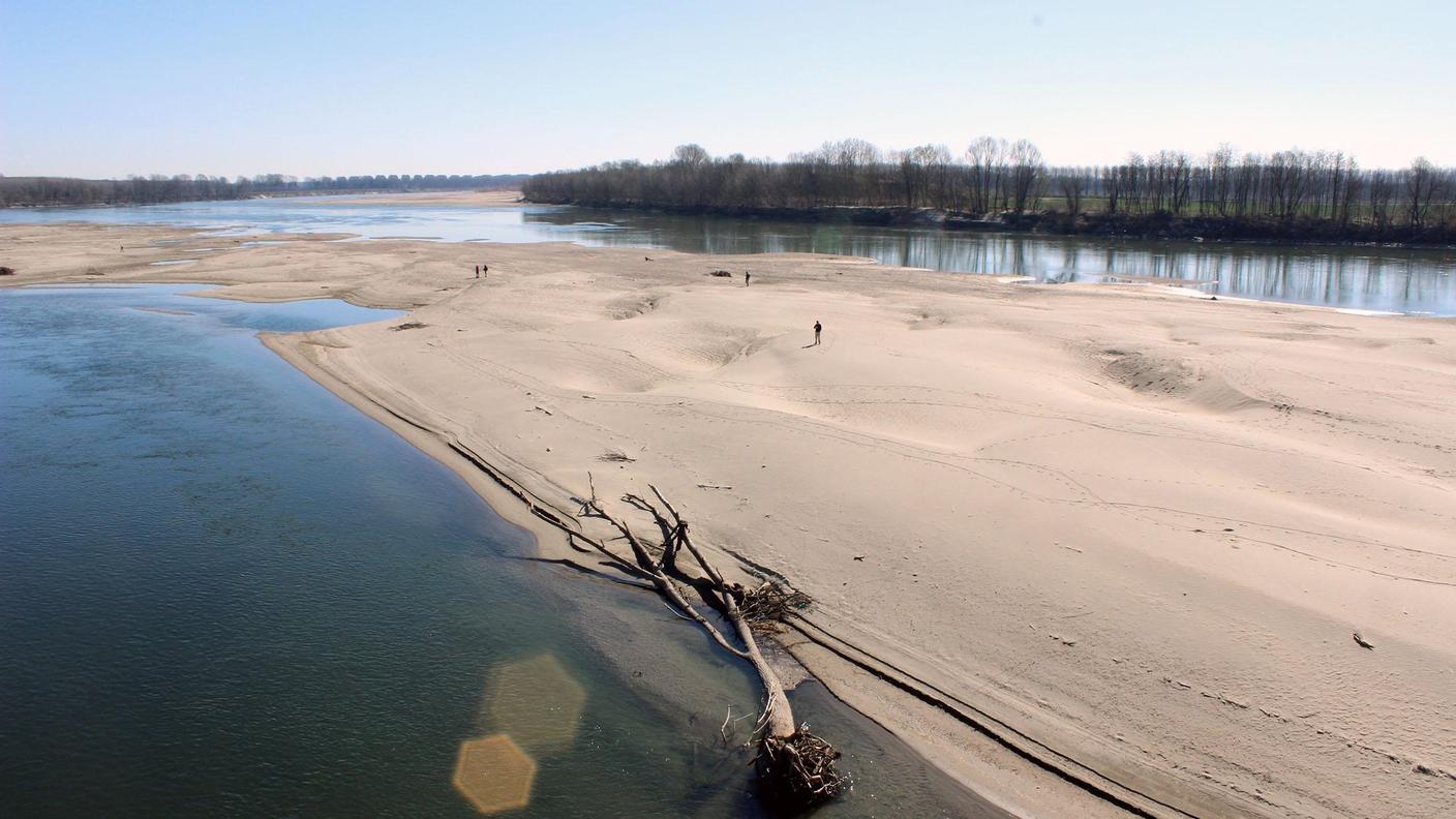 Il Po ai minimi termini nei pressi del Ponte della Becca a Pavia