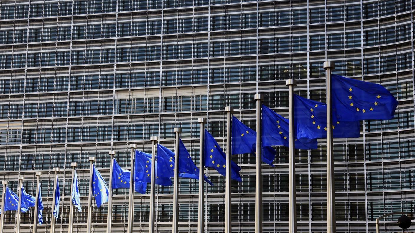 La Commissione europea annuncia tagli