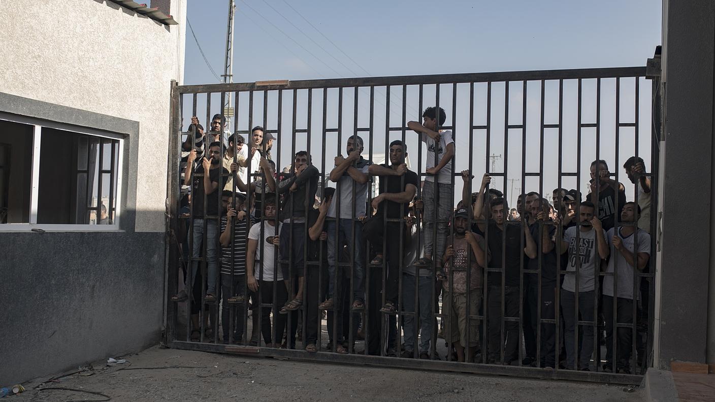 Il valico di Kerem Shalom, qui a inizio novembre, quando Israele rimandò nella Striscia di Gaza i lavoratori palestinesi presenti sul proprio territorio