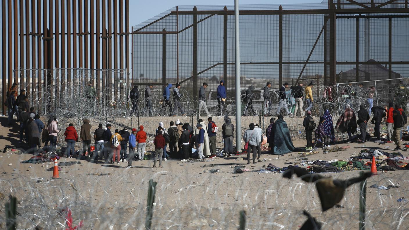 Migranti al confine tra Messico e Stati Uniti
