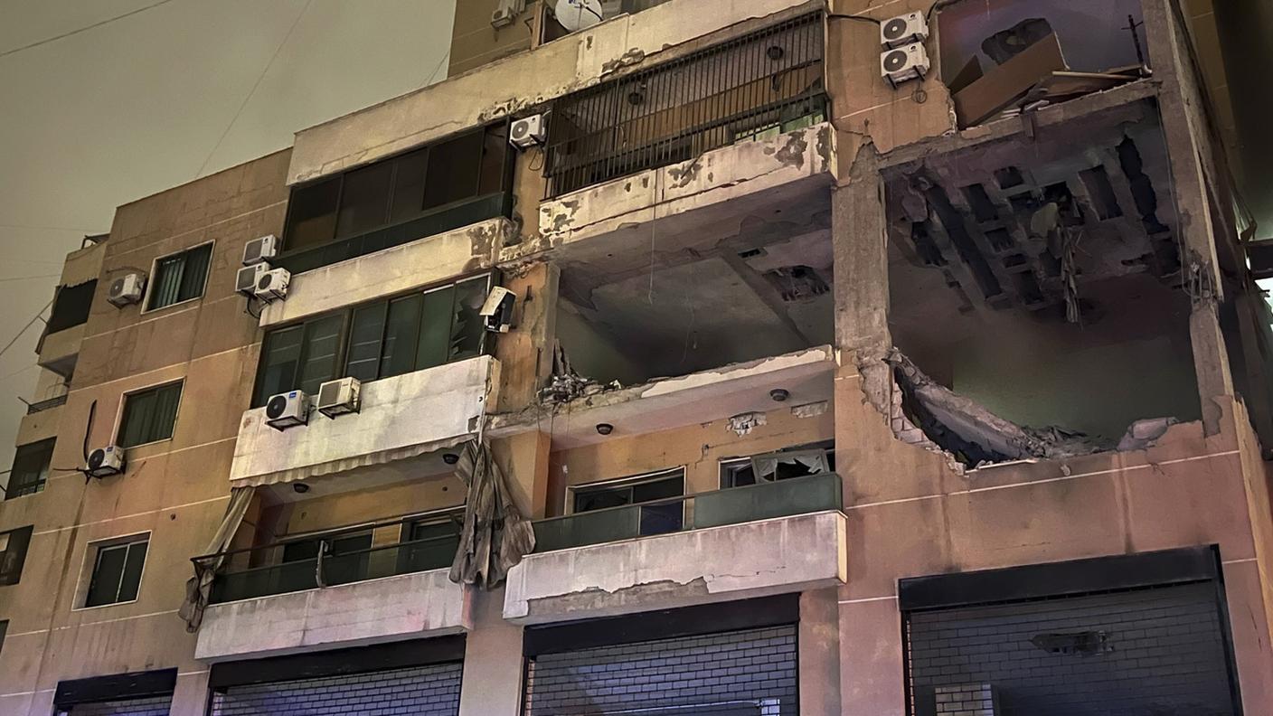 L'edificio di Beirut sventrato dall'esplosione