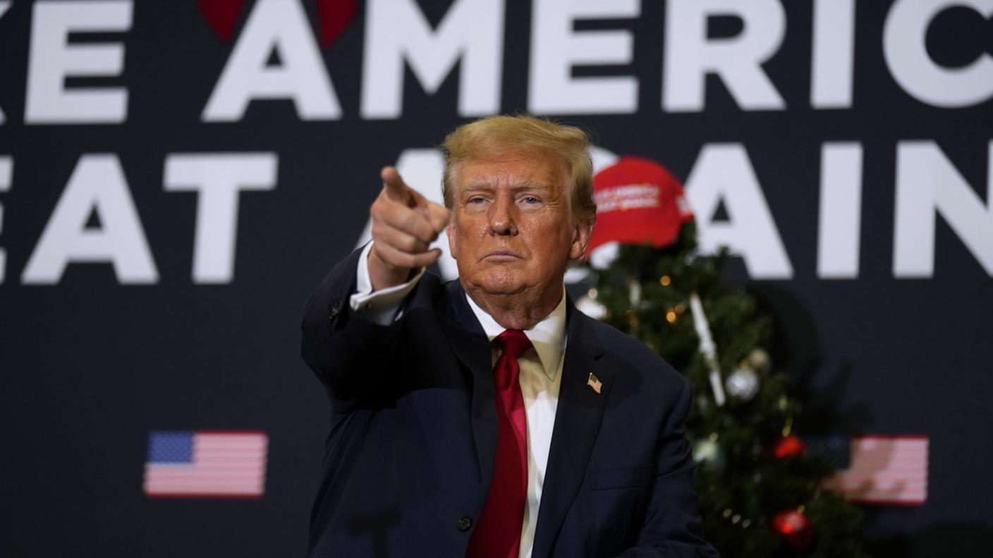Gruppi di elettori dell'Illinois e del Massachusetts hanno depositato mozioni per chiedere che Donald Trump sia rimosso dalle schede delle primarie 2024