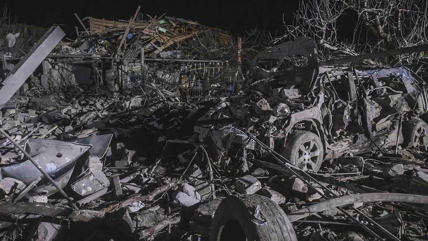 I danni causati da un missile a Pokrovsk il 6 gennaio