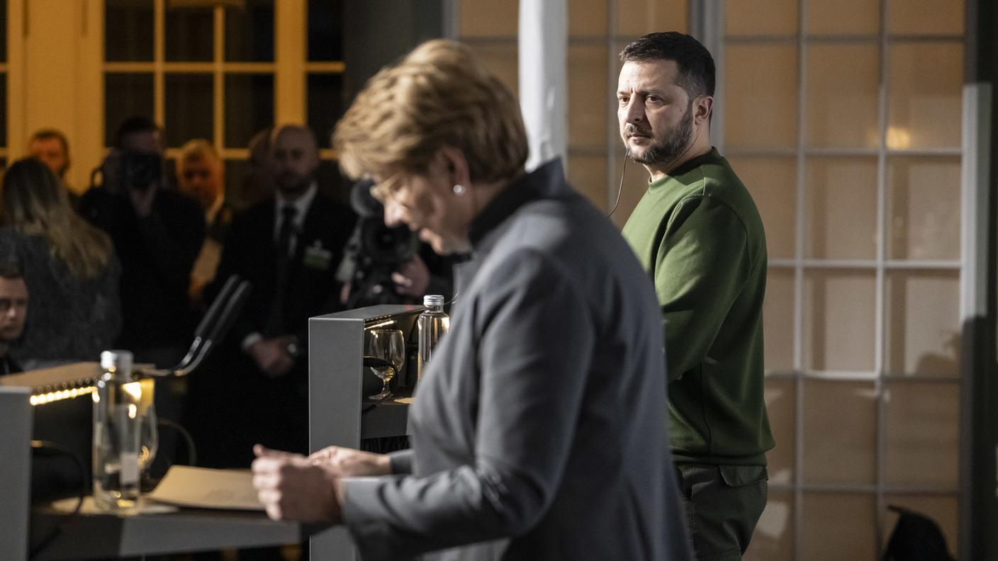 Viola Amherd ha incontrato il presidente ucraino Volodymyr Zelensky a Berna
