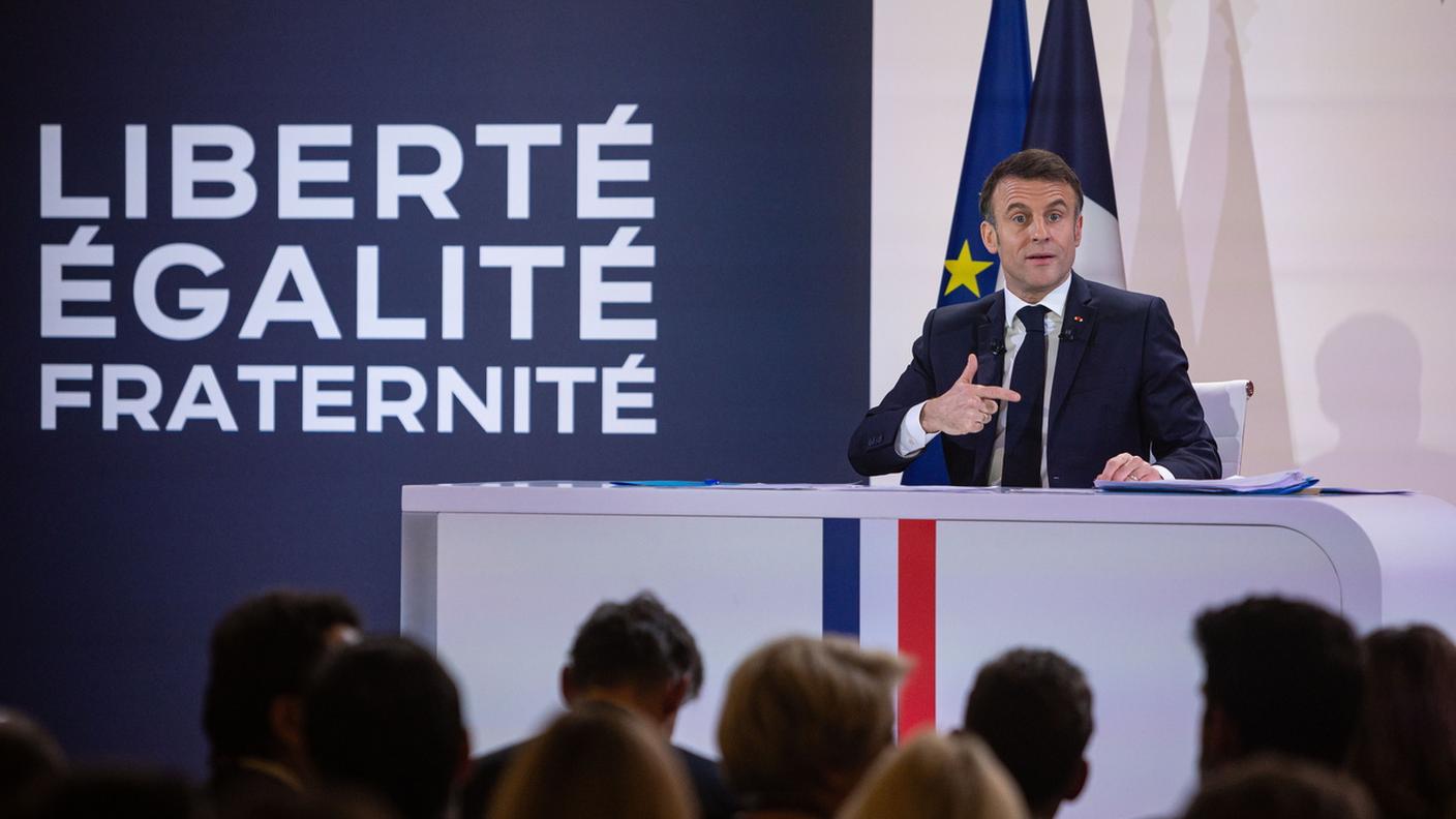 Emmanuel Macron durante la prima conferenza stampa con domande e risposte dopo cinque anni di mandato