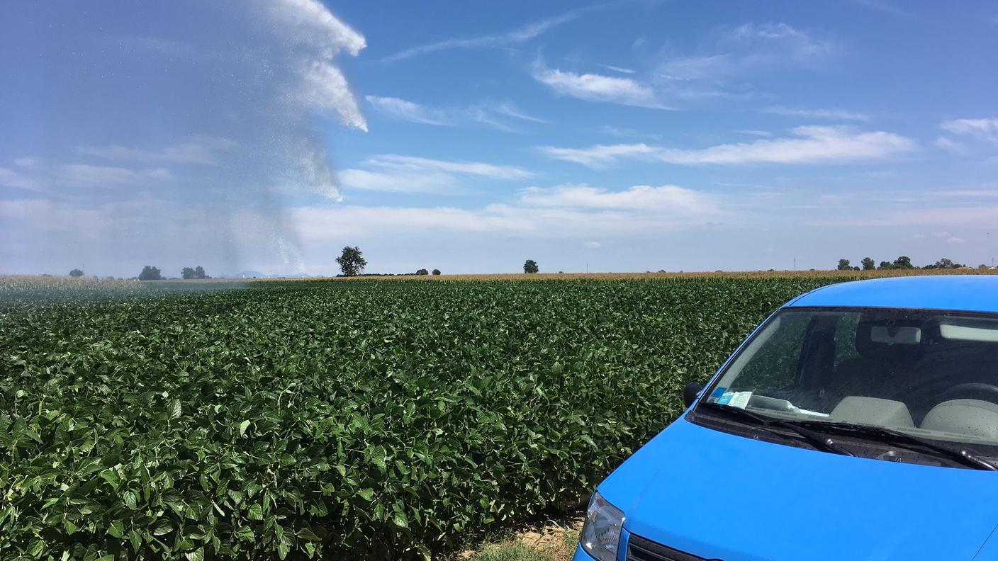 Si può verificare l'andamento dell'irrigazione muovendosi tra i campi in auto