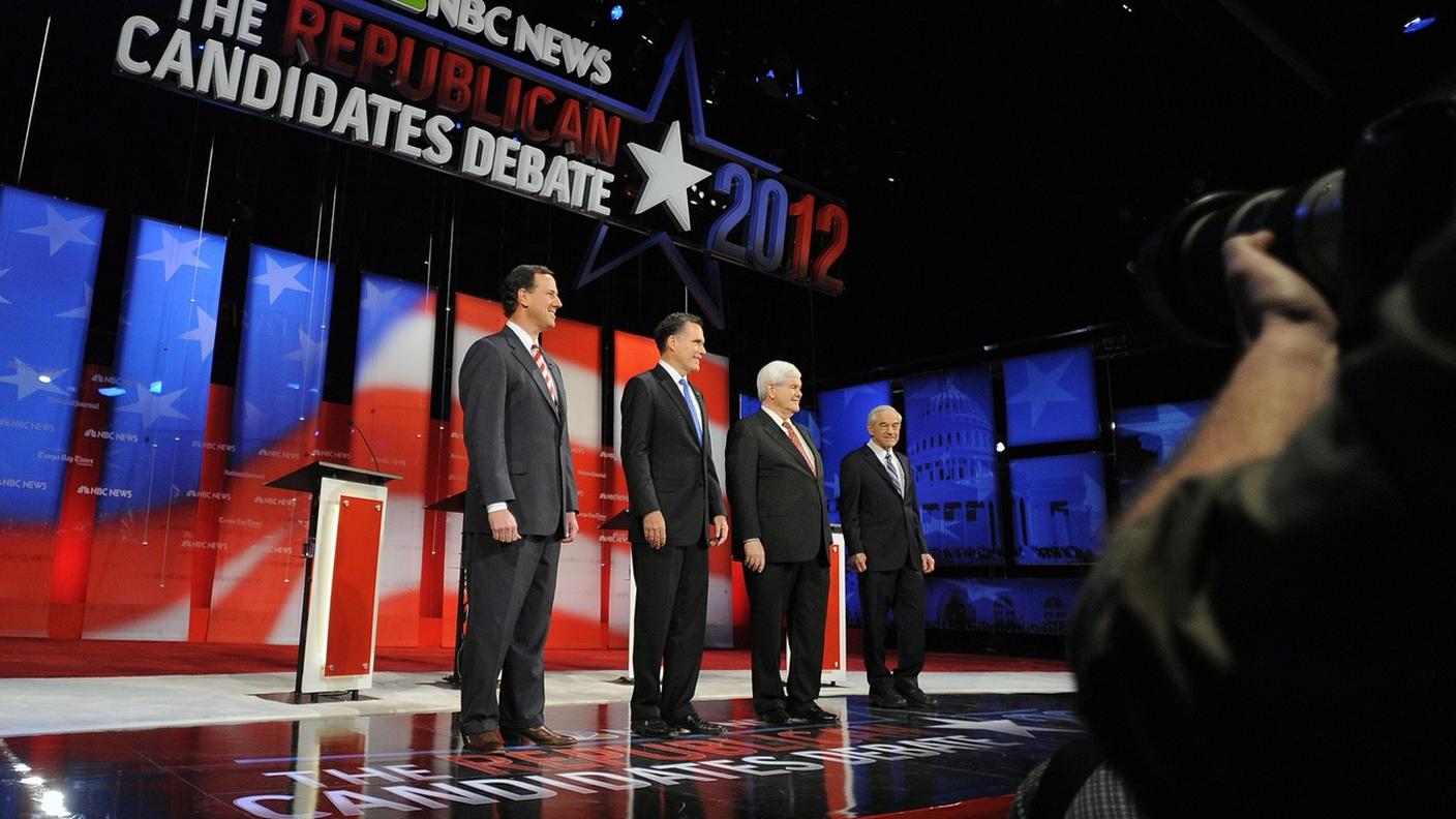 Da sinistra Rick Santorum, Mitt Romney, Newt Gingrich e Ron Paul a un dibattito fra candidati repubblicani nel 2012