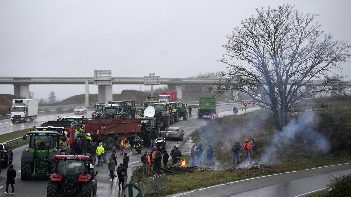 Uno dei tanti blocchi odierni, qui a Saclay a sud di Parigi