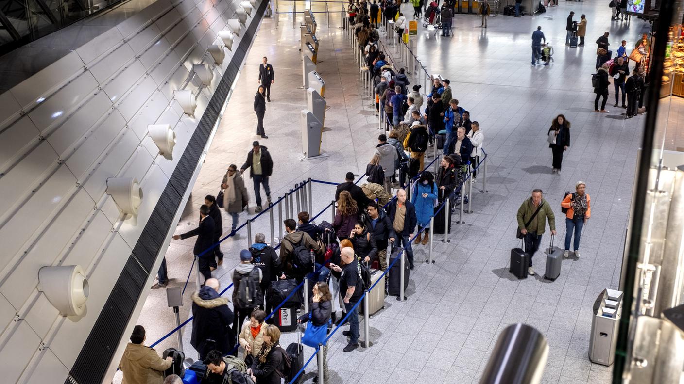 L'agitazione sindacale ha scatenato il caos negli aeroporti tedeschi giovedì mattina