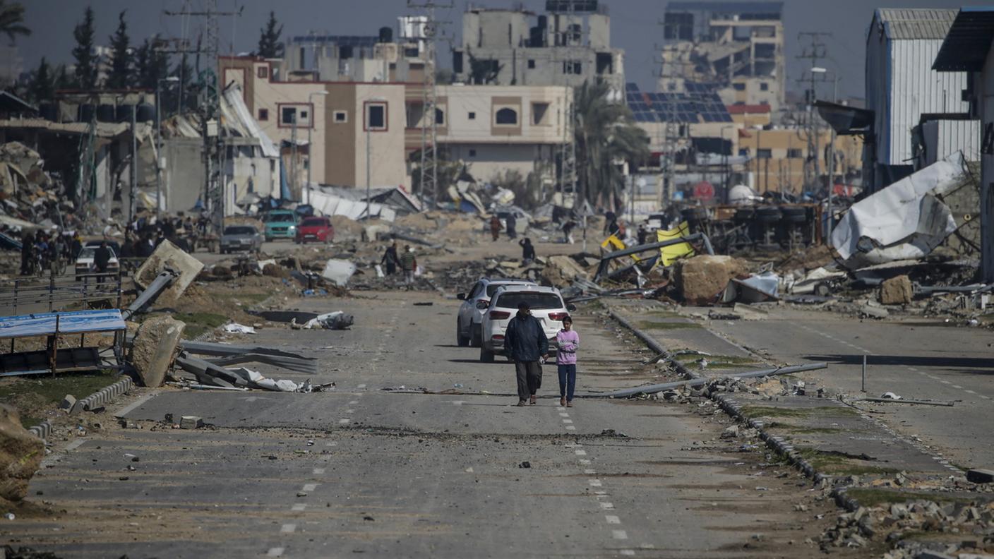 Immagini di Gaza dopo un attacco aereo israeliano