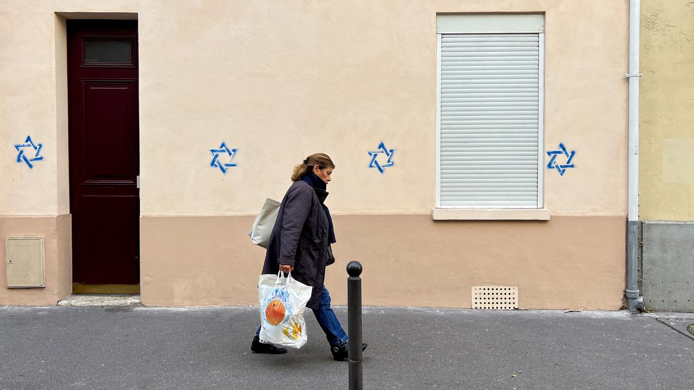 Le "Stelle di Davide" comparse sui muri di Parigi alla fine dello scorso ottobre