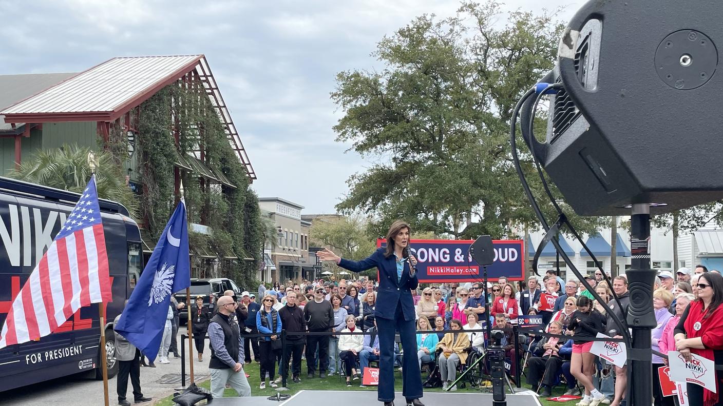 L’ex governatrice Nikki Haley durante un comizio elettorale a Kiawah Island