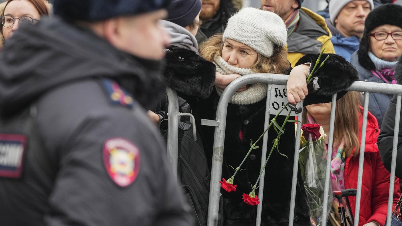 La gente al funerale di Navalny