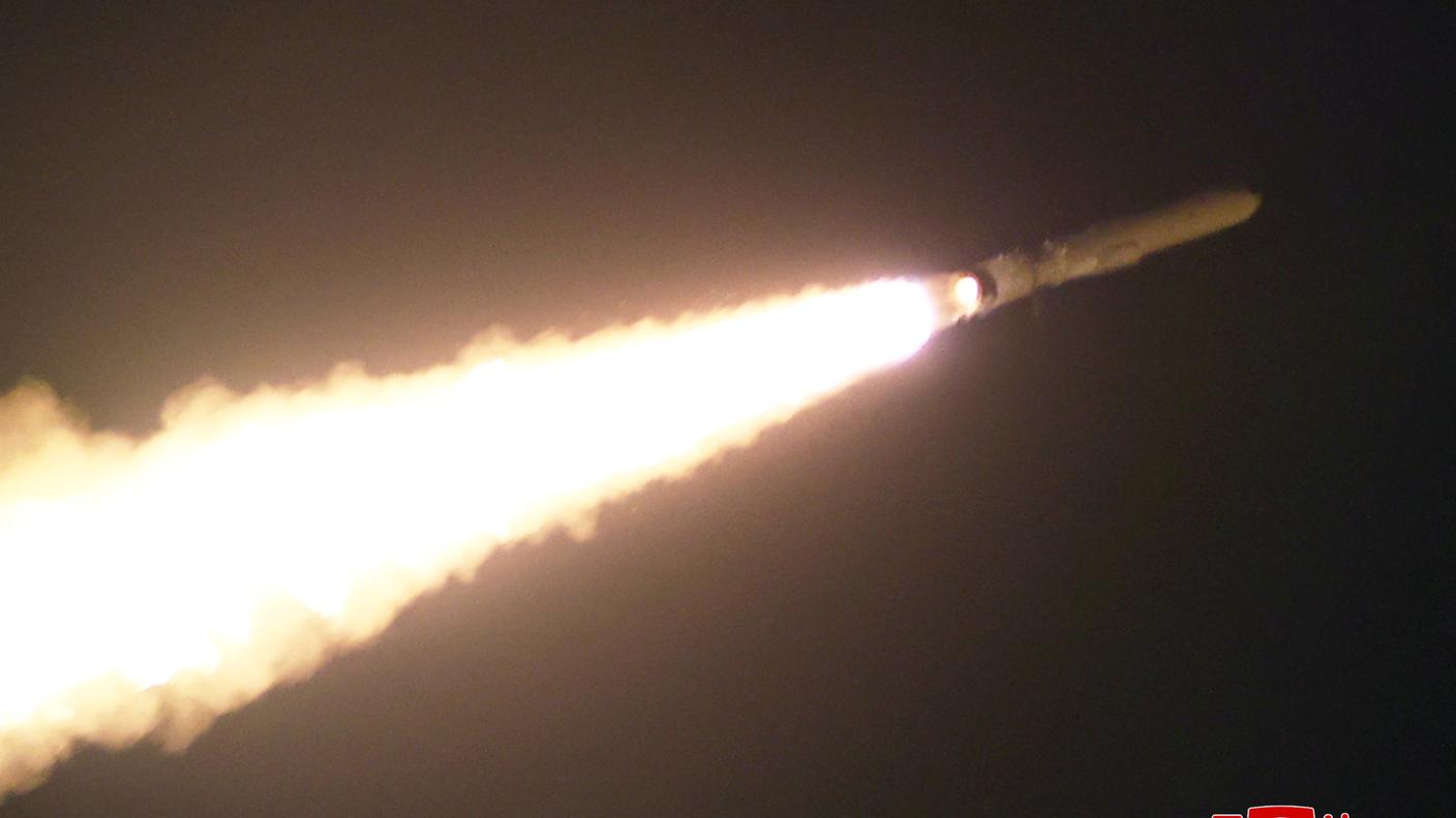 Il lancio di un missile, a fine gennaio, in un'immagine diffusa dall'esercito nordcoreano