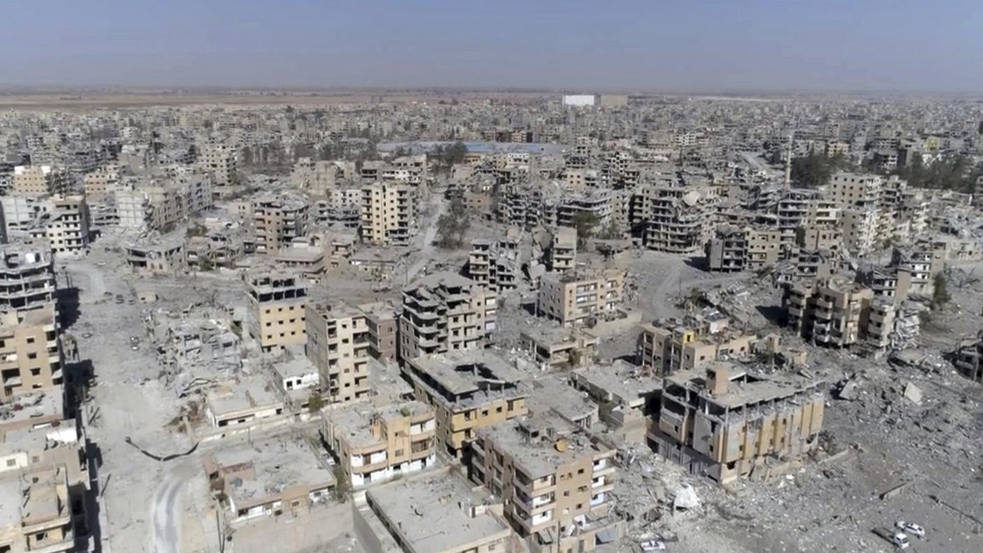 La città di Raqqa, duramente colpita da 4 mesi di guerra