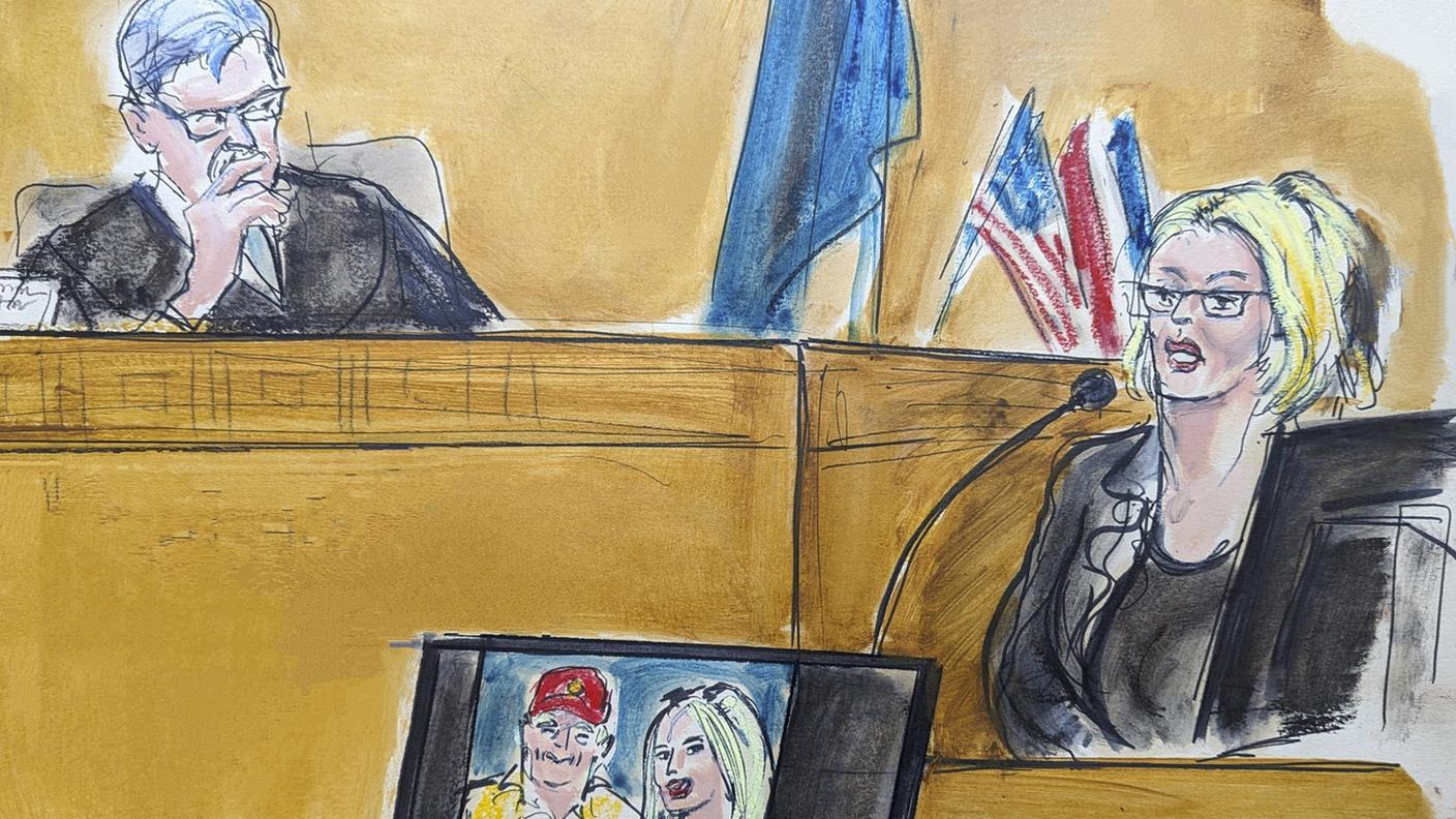 Un disegno della pornostar mentre testimonia davanti al giudice Juan Merchan