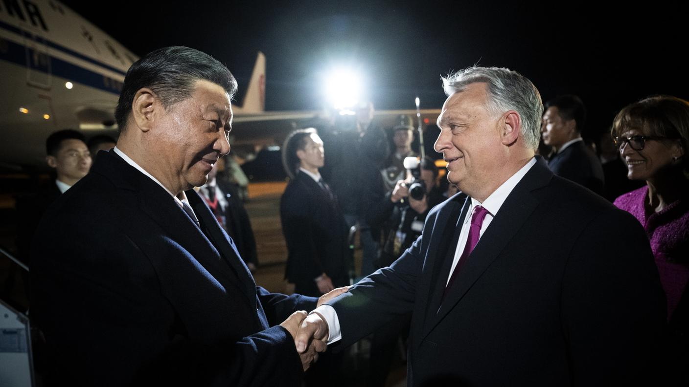 L'arrivo del presidente cinese a Budapest, dal suo omologo Viktor Orban