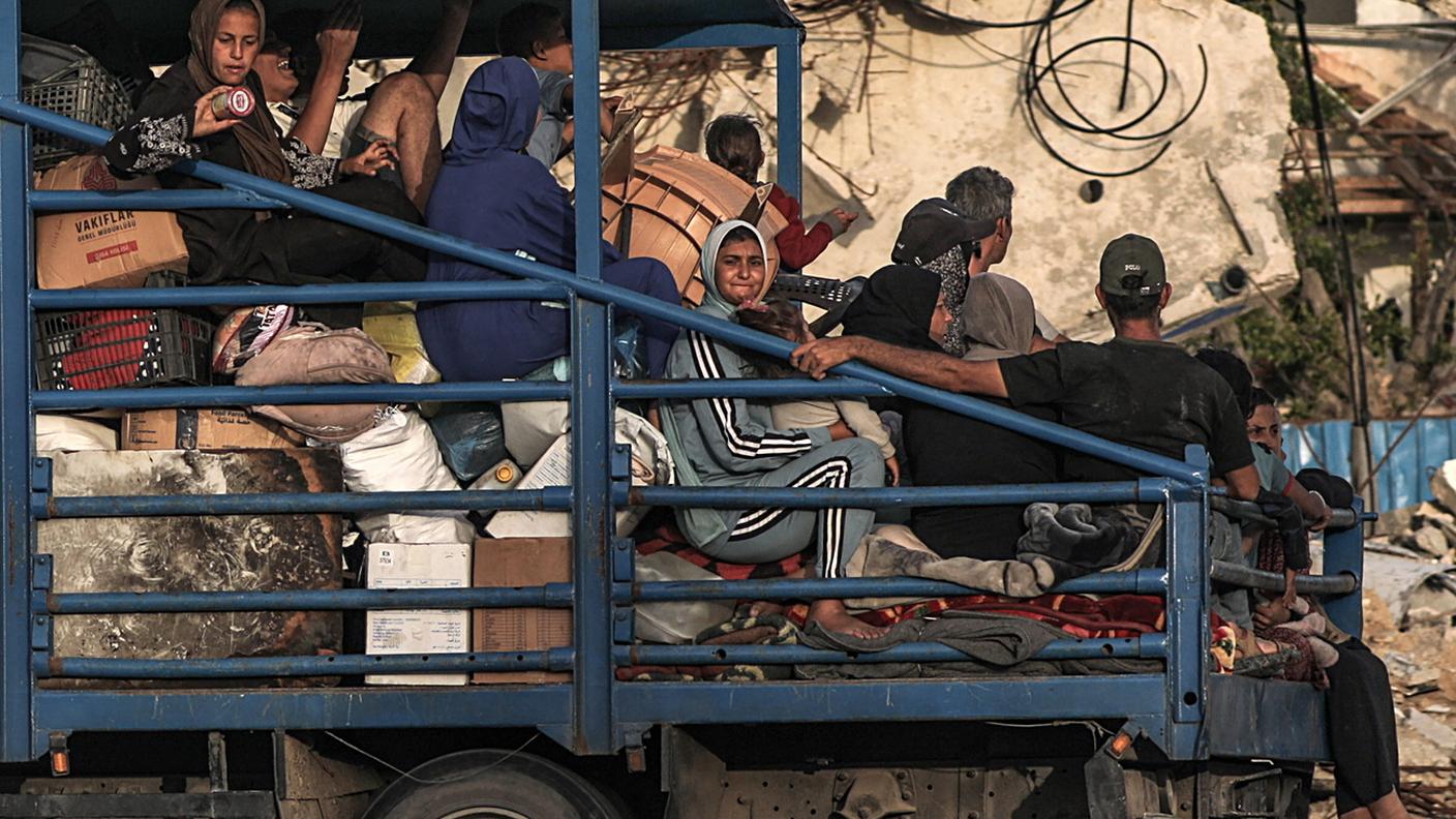 Oltre 100'000 persone sono fuggite da Rafah dopo che l'esercito israeliano ha emesso un ordine di evacuazione venerdì scorso