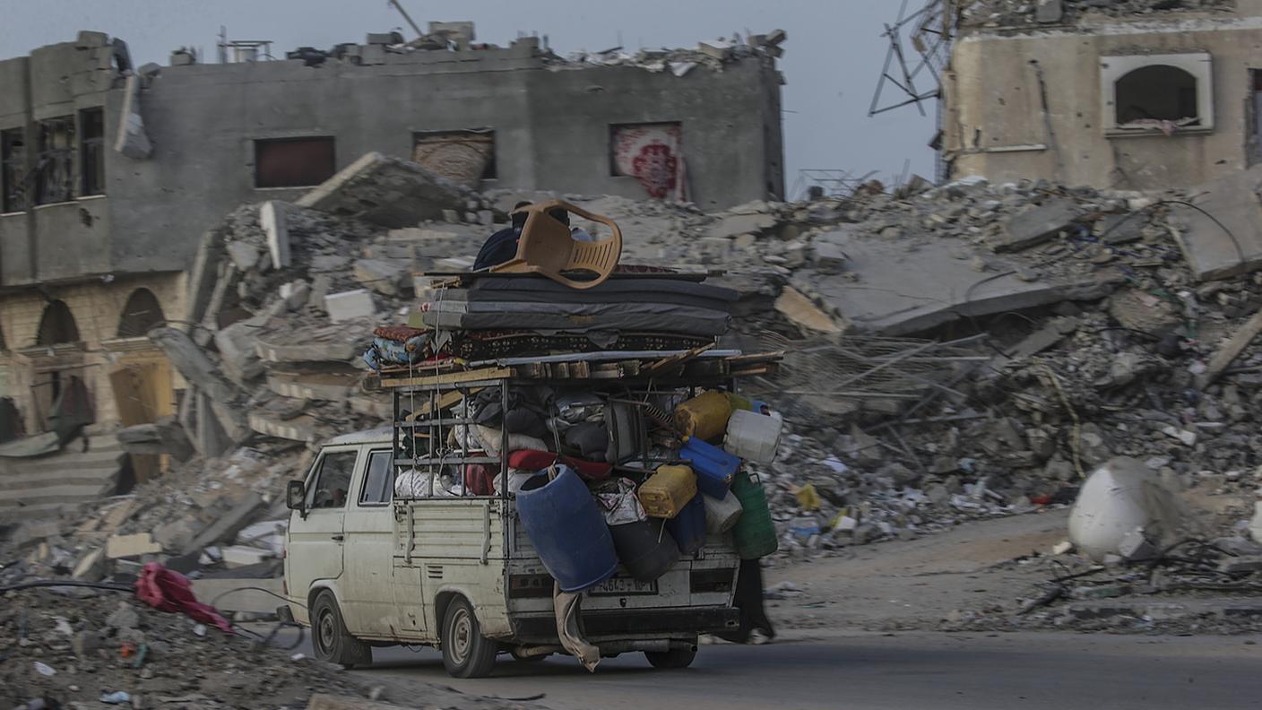 Civili palestinesi in fuga da Rafah