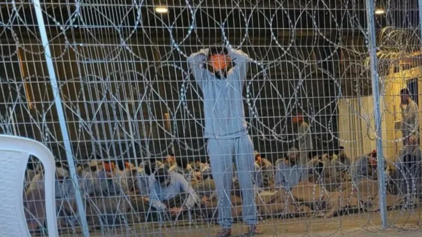 Un’immagine dell’interno del carcere di Sde Teiman tratta da un’inchiesta della CNN