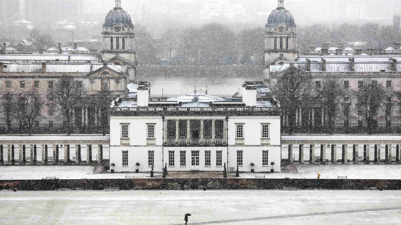 Greenwich Park a Londra sotto la neve domenica in mattinata