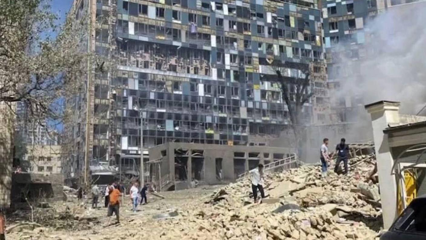 L'ospedale pediatrico di Kiev ha subito gravissimi danni dal bombardamento di lunedì mattina