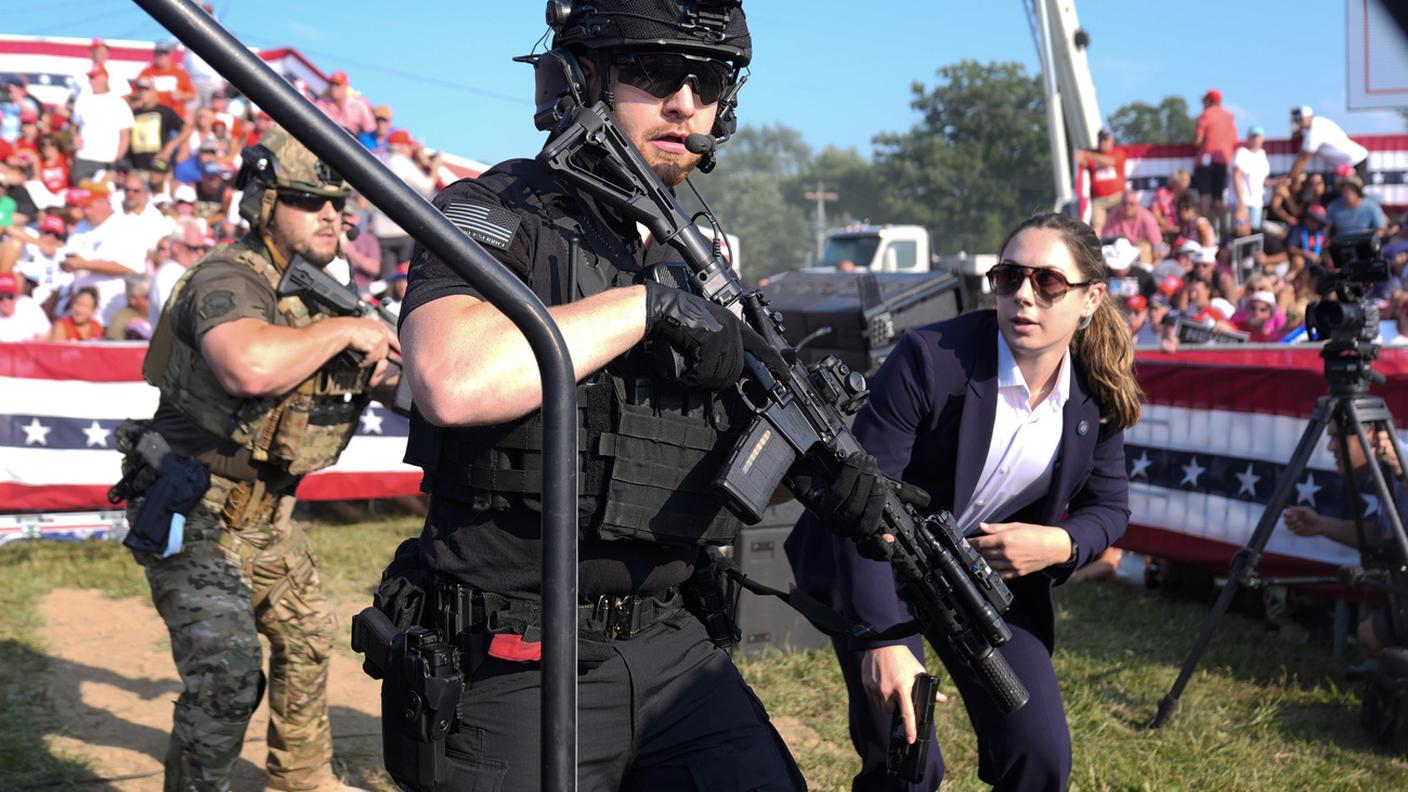 Gli agenti del Secret Service creano una serie di cerchi di sicurezza e si coordinano con le polizie locali per garantire la protezione del presidente
