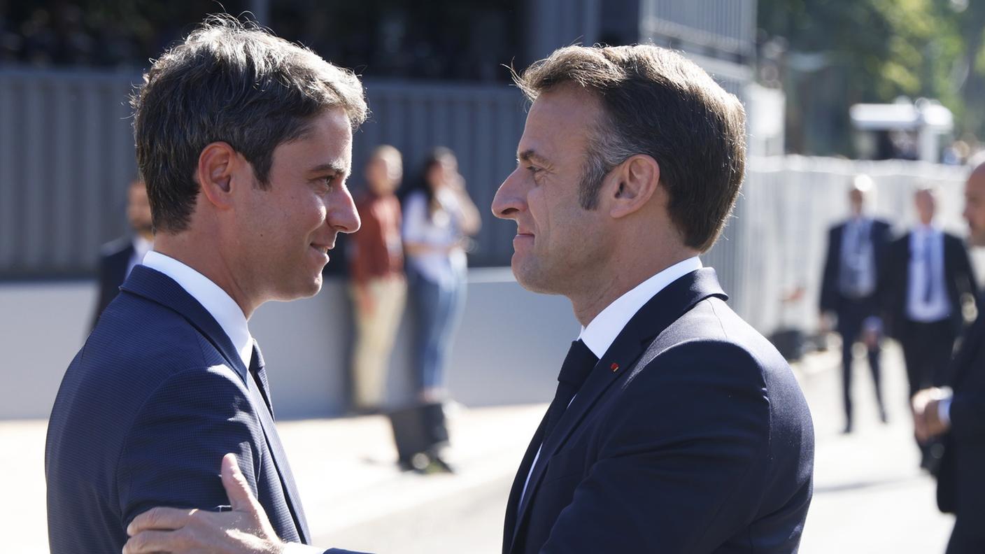 I vertici di Francia vis-à-vis: il primo ministro Gabriel Attal (a sinistra) con il presidente Emmanuel Macron