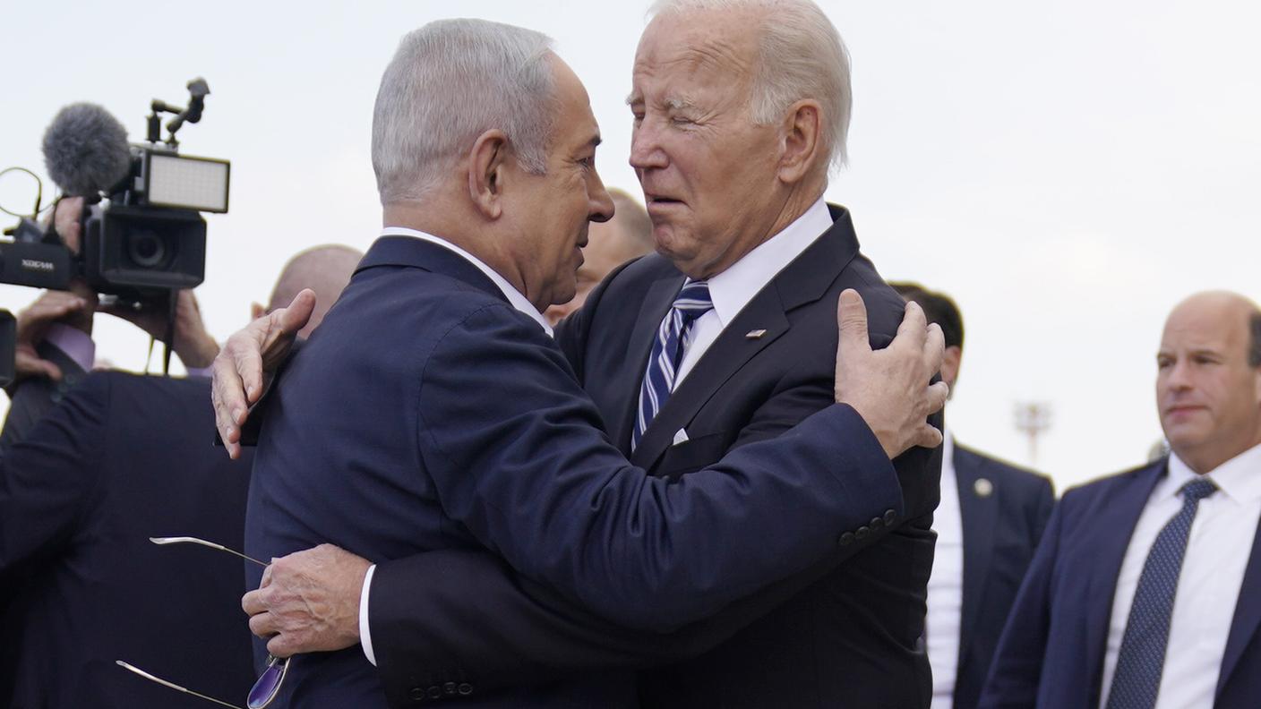 L'abbraccio con Biden in Israele il 18 ottobre 2023, 11 giorni dopo l'attacco di Hamas